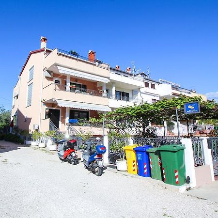 Apartments Sonja Rovigno Esterno foto