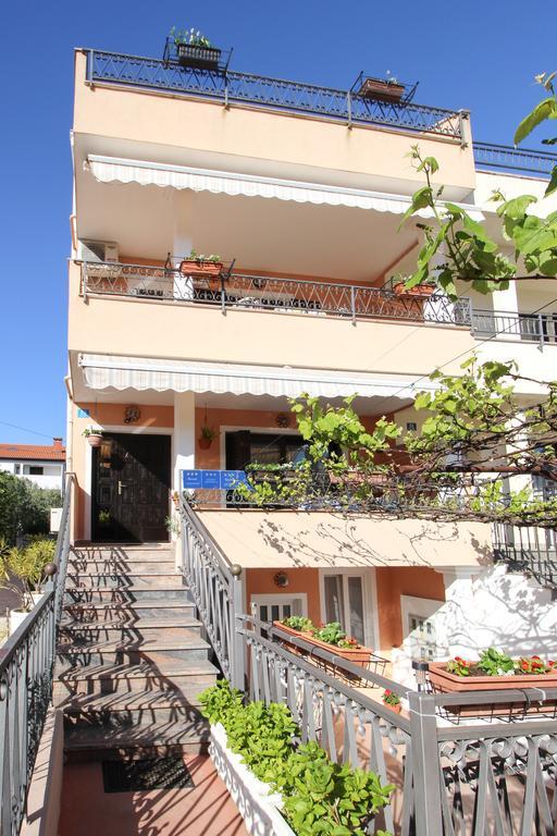 Apartments Sonja Rovigno Esterno foto