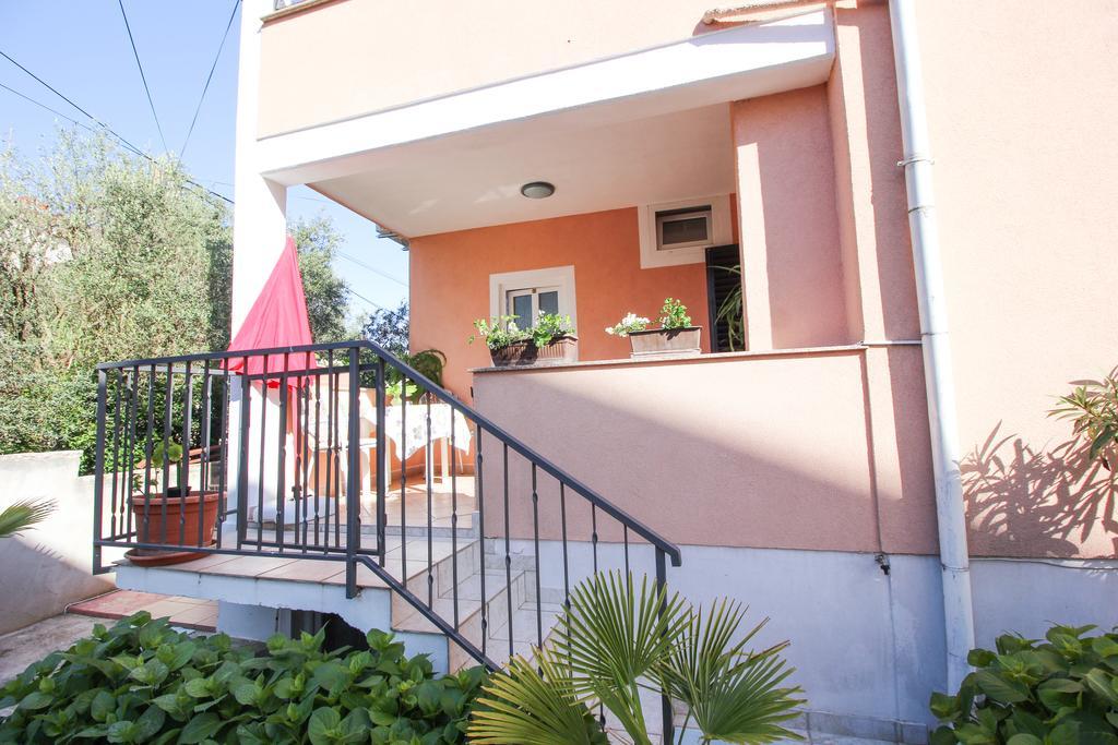 Apartments Sonja Rovigno Esterno foto