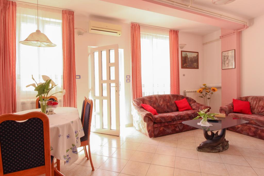 Apartments Sonja Rovigno Esterno foto