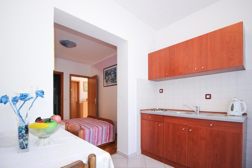 Apartments Sonja Rovigno Esterno foto